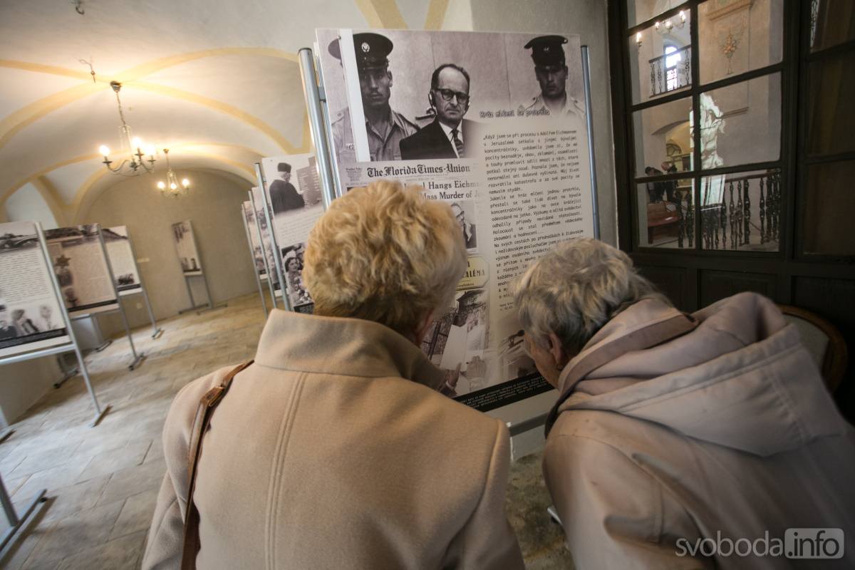 Foto: Vernisáž výstavy o holocaustu otevřel izraelský velvyslanec